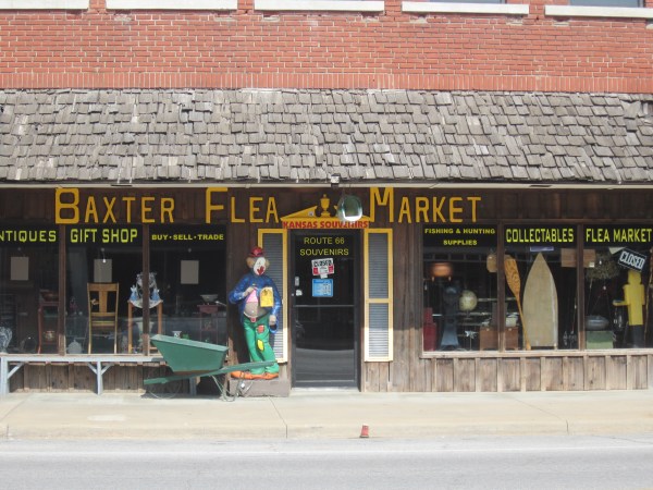 This cheesy flea market is still in business, but was closed when we passed by, which was at about 4:30 pm on a Friday.